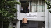 Saat ini juga sedang dikerjakan pemindahan buku dari perpustakaan Taman Ismail Marzuki untuk sementara waktu di pindahkan ke kantor dinas terkait.  