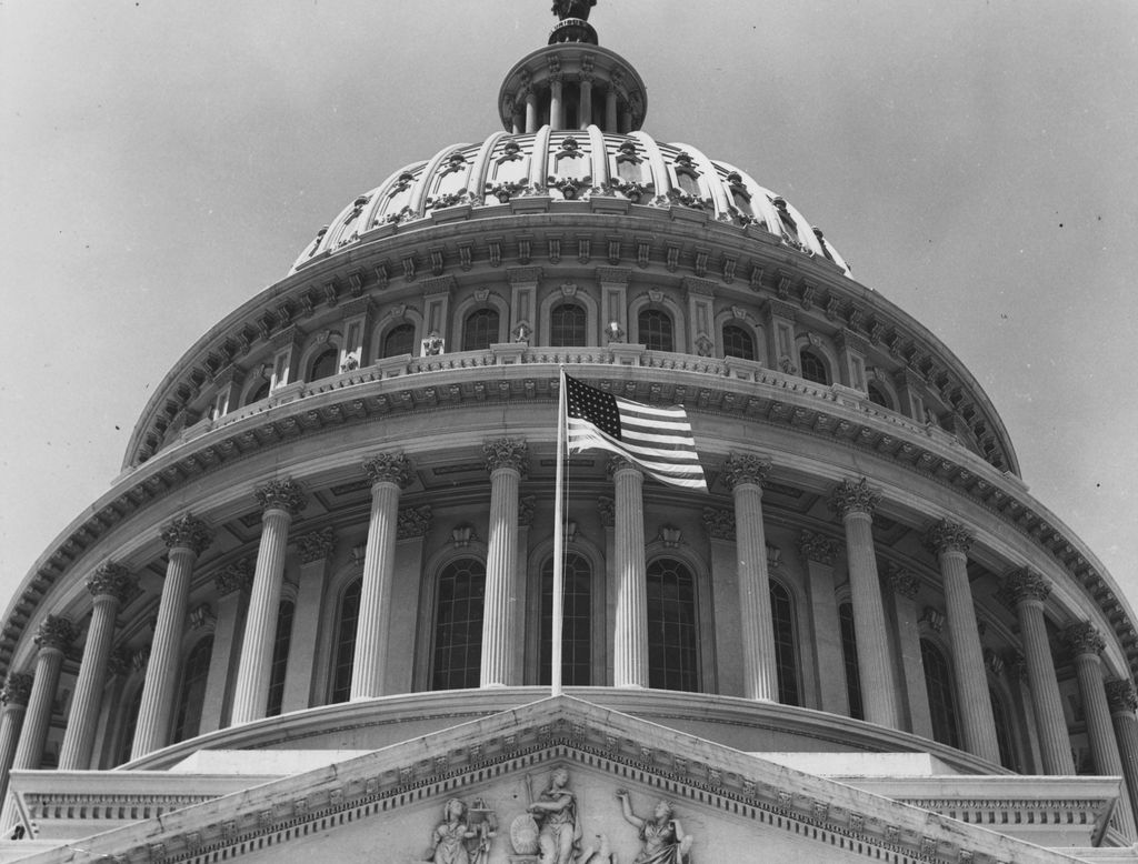 Kericuhan sempat terjadi di Gedung Capitol AS saat massa pendukung Donald Trump berdemo. Lihat yuk sejarah gedung ini.