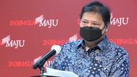 Kebijakan pembatasan baru menyusul kenaikan kasus COVID-19 di Indonesia ini diumumkan oleh Menko Perekonomian sekaligus Ketua Komite Penanganan COVID-19 dan Pemulihan Ekonomi Nasional, Airlangga Hartarto, dalam jumpa pers pada Rabu (6/1/2021). Istimewa/dok.Biro Pers Sekretariat Presiden  