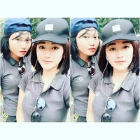 Kalau ini saat Muthia tengah berpose bersama temannya. Dua-duanya terlihat sama-sama cantik ya.. Foto: Instagram/@muthia_syahra_p