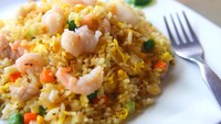 Restoran Solaria punya menu nasi goreng yang gurih enak dengan nasi yang pulen. Kamu bisa meracik snediri di rumah. Ikuti saja petunjuk resep berikut ini. Foto: iStock