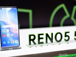 Menggenggam Oppo Reno5 5G yang Ditenagai Snapdragon 765G