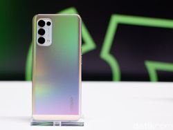 Menggenggam Oppo Reno5 5G yang Ditenagai Snapdragon 765G
