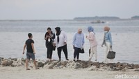 Ketika detikTravel datang berkunjung, langit memang sedikit mendung. Walau begitu, tidak menyurutkan antusiasme traveler yang datang. Tidak begitu ramai, tapi juga tidak sepi (Wisnu/20detik)