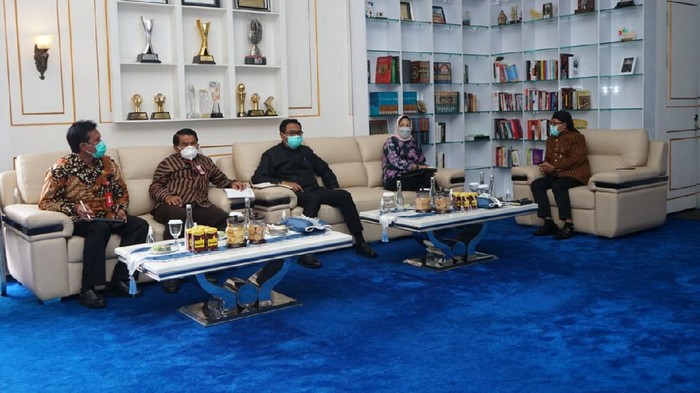 Menko Perekonomian Airlangga Hartarto telah mengumumkan akan ada pembatasan baru di Jawa-Bali pada 11-25 Januari 2020. Pemkot Malang akan mengikuti dan memformulasikan dengan pemda di Malang Raya, soal teknis pemberlakuan pembatasan kegiatan masyarakat (PPKM).