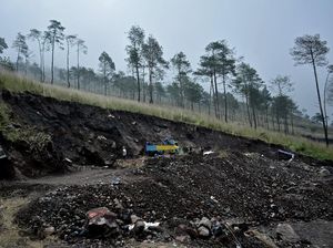 Duh! Penambang Pasir Ilegal Terus Jalan di Gunung Guntur