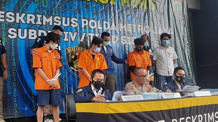 Polda Metro Ungkap Pemalsuan Surat Swab Polda Metro Ungkap Pemalsuan Surat Swab