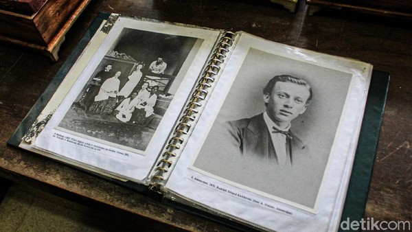 R.E. Kerkhoven mewariskan sekitar 600 hektare kebun teh yang terhampar luas di setiap sudut perbukitan teh. Teh yang disebut juga sebagai Emas Hijau mulai ditanam sejak 1873. Usia perkebunan ini hampir satu setengah abad lebih. R.E. Kerkhoven mewariskan sekitar 600 hektare kebun teh yang terhampar luas di setiap sudut perbukitan teh. Teh yang disebut juga sebagai Emas Hijau mulai ditanam sejak 1873. Usia perkebunan ini hampir satu setengah abad lebih.