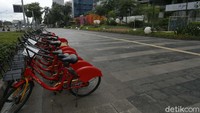 Beragam komentar masyarakat pun dituliskan melalui bahasan Sudirman dan banyak warganet yang tidak percaya dengan temuan Risma di Jalan Sudirman-Thamrin tersebut.
