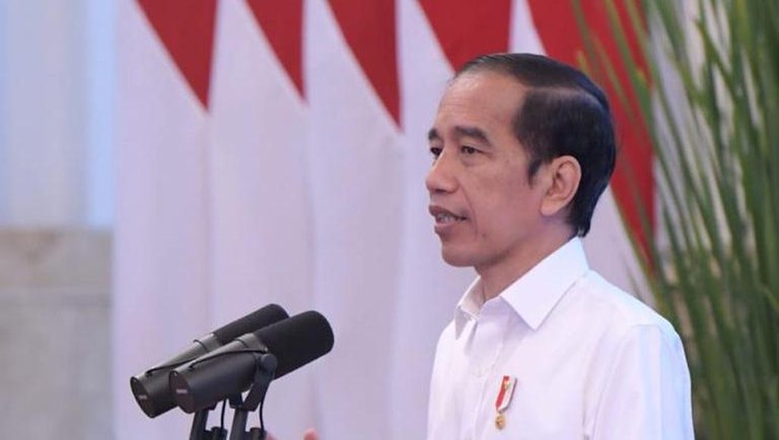 Presiden Jokowi saat rapat terbatas penanganan COVID-19 di Istana Negara