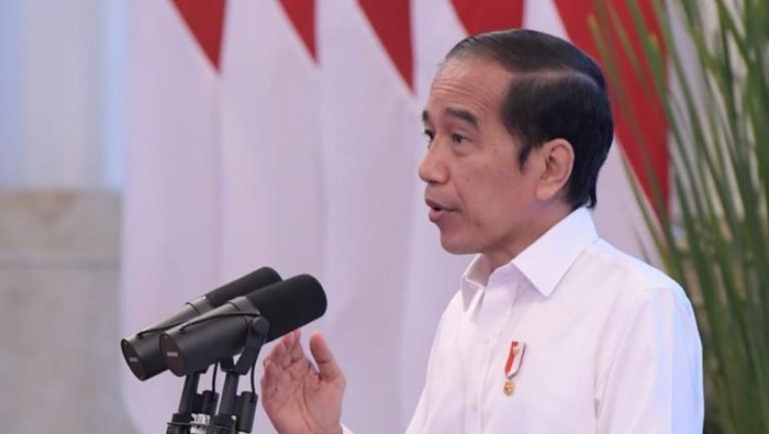 Presiden Jokowi saat rapat terbatas penanganan COVID-19 di Istana Negara