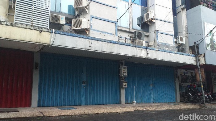 KPK melakukan penggeledahan di kantor PT Arta Niaga Nusantara (ANN), terkait kasus suap proyek pembangunan jalan di Bengkalis tahun 2013-2015. Kantor PT ANN berada di komplek ruko Jalan Klampis Jaya Nomor 68.