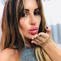 Dalam sebuah dokumenter yang tayang di HBO, Rachel Uchitel yang pernah menjadi selingkuhan Tiger Woods membeberkan kisah cinta terlarangnya dengan sang pegolf.  Foto: dok. Instagram