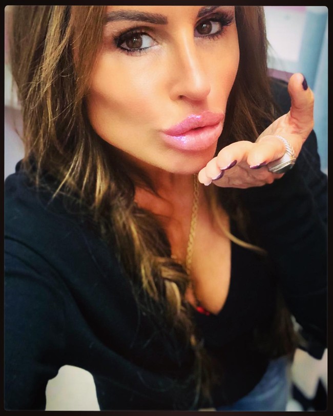 Rachel adalah mantan manager klub malam. Kini, Rachel membuka butik yang menjual pakaian anak-anak di New York.  Foto: dok. Instagram