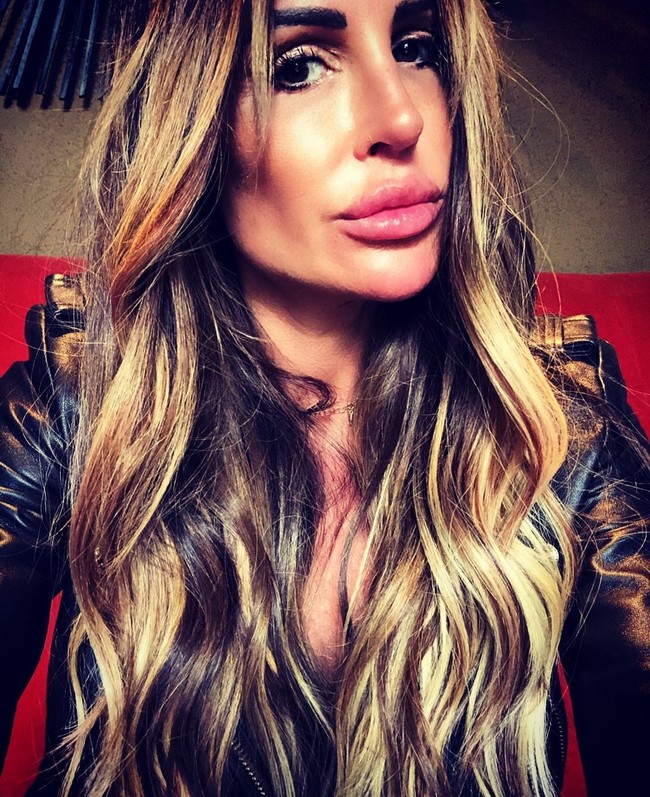 Nama Rachel Uchitel jadi sensasi di 2010 setelah skandal cinta terlarang dengan Tiger Woods. Rachel menjadi salah satu wanita selingkuhan Tiger Woods. Tiger sendiri diketahui punya belasan wanita selingkuhan.  Foto: dok. Instagram