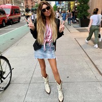 Kepada Rachel, Tiger Woods pun sempat membanding-bandingkan dirinya dengan sang istri kala itu. Menurut Tiger, Rachel berbeda dengan Elin Nordegren. Satu hari aku bertanya padanya mengapa dia tidak bersama Elin. Dia mengatakan bahwa Eline tidak bertanya seperti kamu, dia tidak sepertimu, ucap Rachel menirukan Tiger.  Foto: dok. Instagram