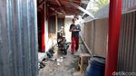 Rumah Ini Dipagari Seng Gegara Takut Terpapar Corona