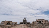 Saat Perang Sipil Spanyol di tahun 1930-an, penyakit kusta jadi wabah yang cukup mematikan. Ada kurang lebih 200 kasus kusta di Tenerife saat itu. Satu-satunya solusi saat itu adalah mengkarantina para penderita kusta supaya tidak menulari orang lain, maka dibangunlah Sanatorio de Abona. 