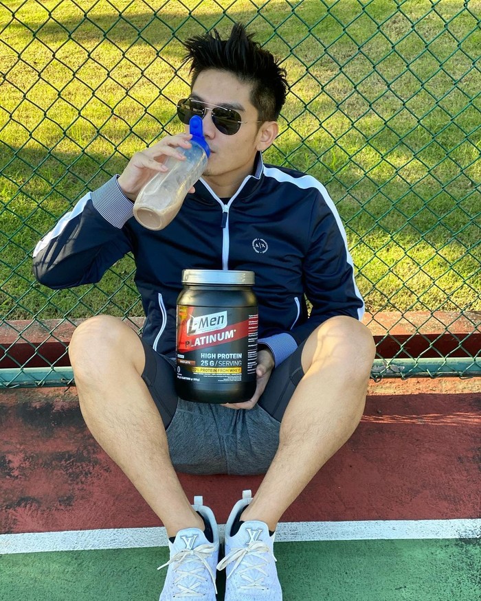 Santainya Boy William Jajan di Pinggir Jalan hingga Makan Pizza di Korea Santainya Boy William Jajan di Pinggir Jalan hingga Makan Pizza di Korea