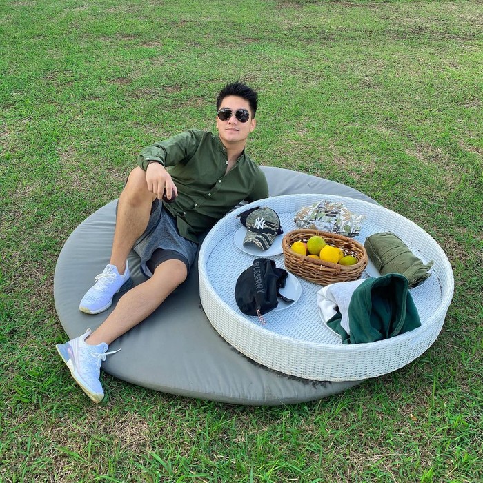 Santainya Boy William Jajan di Pinggir Jalan hingga Makan Pizza di Korea Santainya Boy William Jajan di Pinggir Jalan hingga Makan Pizza di Korea