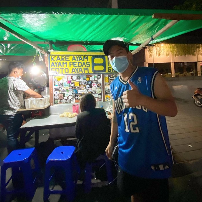 Santainya Boy William Jajan di Pinggir Jalan hingga Makan Pizza di Korea Santainya Boy William Jajan di Pinggir Jalan hingga Makan Pizza di Korea