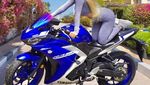Ini Emmy Russ, Selebgram Seksi yang Nekat Banget Foto-foto di Atas Mobil Polisi