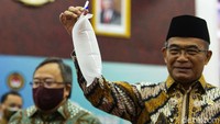 Muhadjir pun meminta kepada Kemenristek untuk membantu mencarikan industri dalam upaya produksi massal.