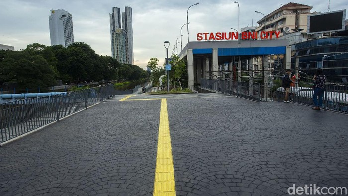Sudah Rampung, Begini Penampakan Taman Stasiun KA Bandara Sudirman Naturalisasi Kanal Banjir Barat segmen Shangri La-Karet telah rampung. Seperti apa penampakannya? Lihat yuk.