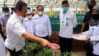 Selain jumlah produksi, Menteri Trenggono turut menekankan pentingnya peningkatan kualitas komoditas yang dihasilkan serta harus tetap menjaga kelestarian lingkungan. Dia juga meminta jajarannya membuat perencanaan bisnis dari kegiatan yang berlangsung di BLUPPB Karawang. Istimewa/Dok. KKP.
