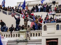 Hari Pertama Menjabat, Trump Ampuni 1.500 Perusuh Gedung Capitol