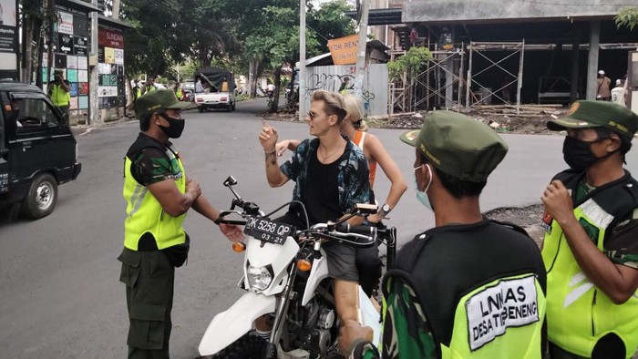 WNA di Bali tak patuh protokol kesehatan tak pakai masker.
