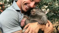 Bersama timnya, Chad menyediakan rumah bagi hewan-hewan liar yang terluka di Australia.