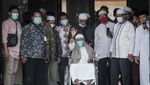 Momen Lambaian Tangan Abu Bakar Baasyir di Ngruki