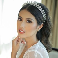 Dalam penampilannya wanita yang dinikahi oleh pembalap bernama Eric Saputra itu, Atries Angel pun tampil anggun dengan mahkota.  Foto: Instagram