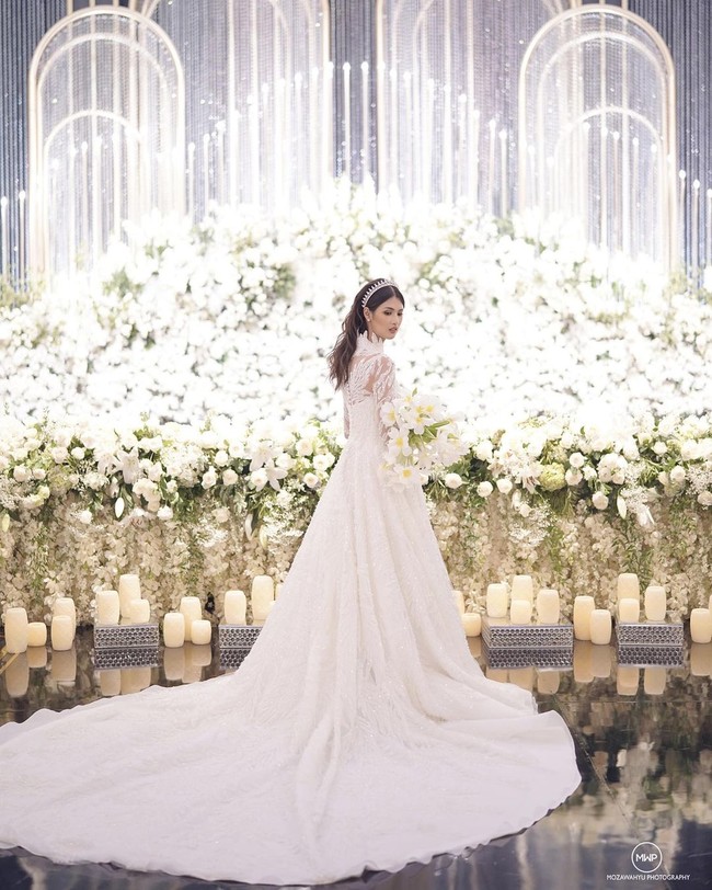 Hal tersebut memang diakui oleh Atries. Dalam keterangan fotonya, wanita yang berprofesi sebagai chef dan selebgram itu mengatakan bahwa gaunnya terinspirasi dari Kate Middleton.  Foto: Instagram