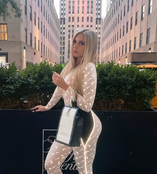 Aku tidak peduli. Aku mengatakan kepada nenekku, terima kasih untuk uang yang diberikan selama ini, tambah Ava.  Foto: dok. Instagram