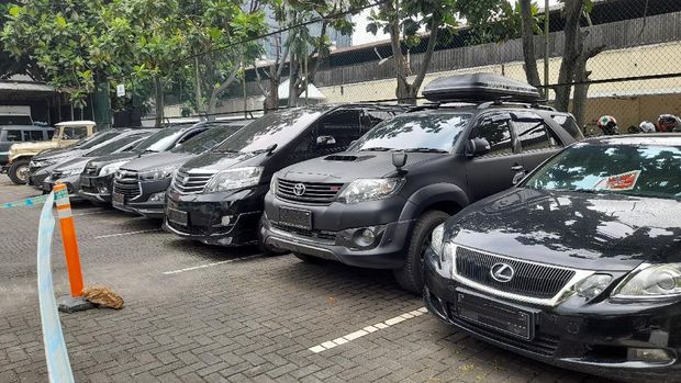 Mobil milik bandar narkoba Kampung Ambon, MG, yang disita BNN.