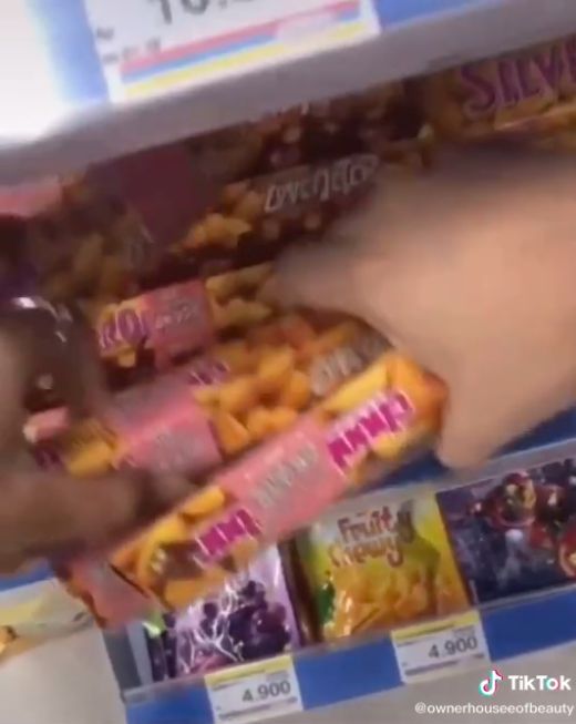 Borong Sembako untuk Diberikan Kasir Minimarket, Wanita Ini Banjir Pujian
