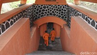 Bangunan ruang lindung darurat (Rulinda) atau bunker di Dusun Tunggularum, Turi, Sleman, Yogyakarta masih beroperasi hingga saat ini.