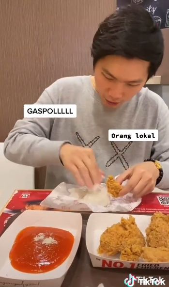 Intip Bedanya Orang Lokal Vs Luar Negeri Saat Makan di KFC