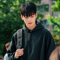 Sebelum membintangi True Beauty, Cha Eun Woo telah membintangi sederet drama Korea lainnya. Aktingnya mendapat perhatian di drama My ID is Gangnam Beauty dan Rookie Historian Goo Hae Ryung.  Foto: Pinterest
