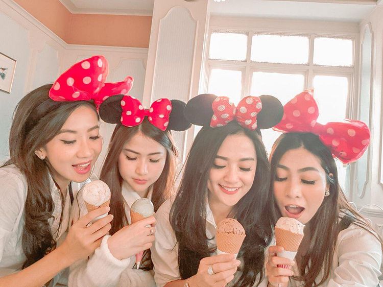 Cantiknya Citra Monica saat Makan Es Krim