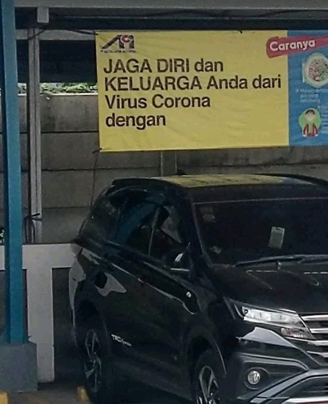 Lagi-lagi tulisannya nggak lengkap, bikin penasaran. Kira-kira dengan apa ya? Ada yang tahu? Foto: Instagram/@dagelan