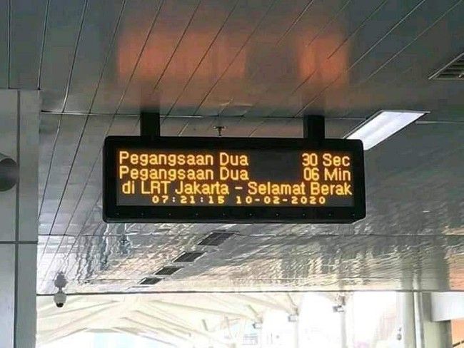 Yah tulisannya kok jadi kepotong gitu sih. Jadi auto pengin ketawa nih bacanya.. Foto: Twitter/@outofcontext_id