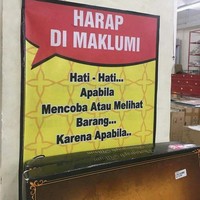 Karena apa nih? Bikin penasaran deh. Bisa-bisa kepikiran sampai besok kalau belum ketemu jawabannya. Foto: Twitter/@outofcontext_id