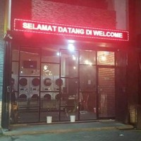 Baiklah karena nama tempatnya Welcome jadinya Selamat datang di Welcome. Ini sih bikin bingung tapi pengin ngakak. Foto: Instagram/@dagelan