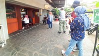 Karena sedang hits, kamu harus rela antre untuk menikmati beragam makanan khas Jepang di sini. Hindari jam makan siang dan weekend ya kalau ke sini. Foto: detikFood/Yenny Mustika Sari
