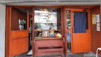 Futago berlokasi di kawasan Little Tokyo Melawai, Blok M, Jakarta Selatan. Tepatnya ada di dekat Blok M Mall dan berada di samping Kopi Tuku. Hanya berupa kedai kecil yang interiornya Jepang banget! Foto: detikFood/Yenny Mustika Sari