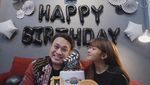 Gaya Gilang Dirga Saat Masak hingga Tiru Salt Bae