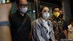 Penampakan Gisel Usai Diperiksa Sebagai Tersangka